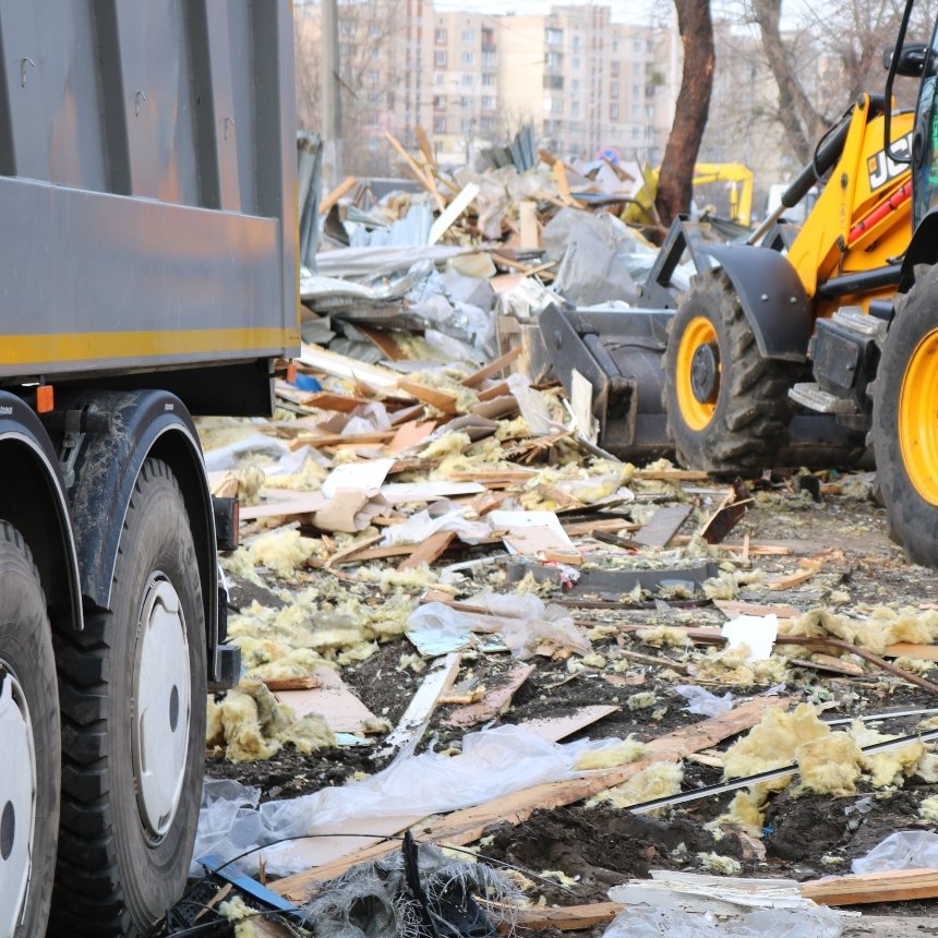 У Подільському районі за тиждень демонтували 73 незаконні споруди