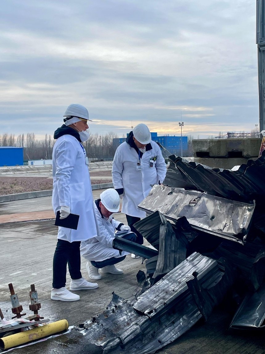 Оцінка безпеки після російського обстрілу: на Чорнобильській АЕС працює місія МАГАТЕ