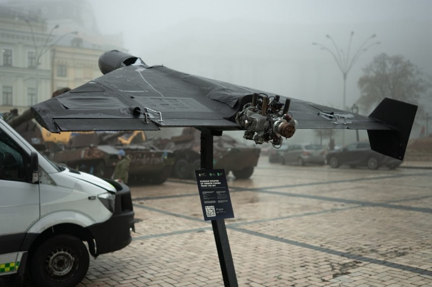 на Михайлівській площі виставили збитий "Шахед"