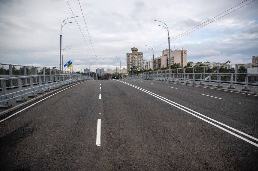 Біля метро "Дарниця" відкрили рух оновленим шляхопроводом