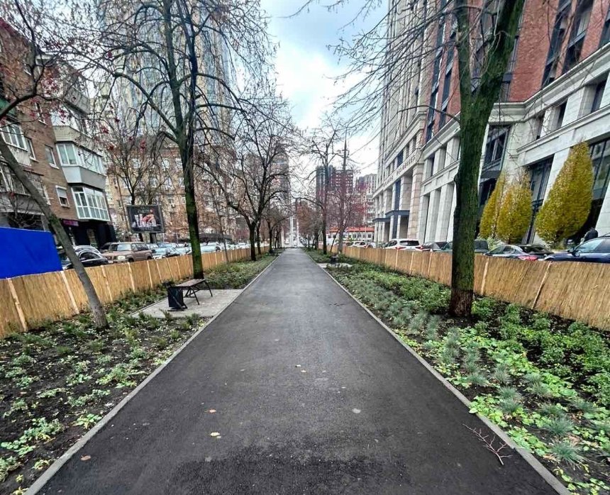 У Голосіївському районі встановлюють захисні конструкції