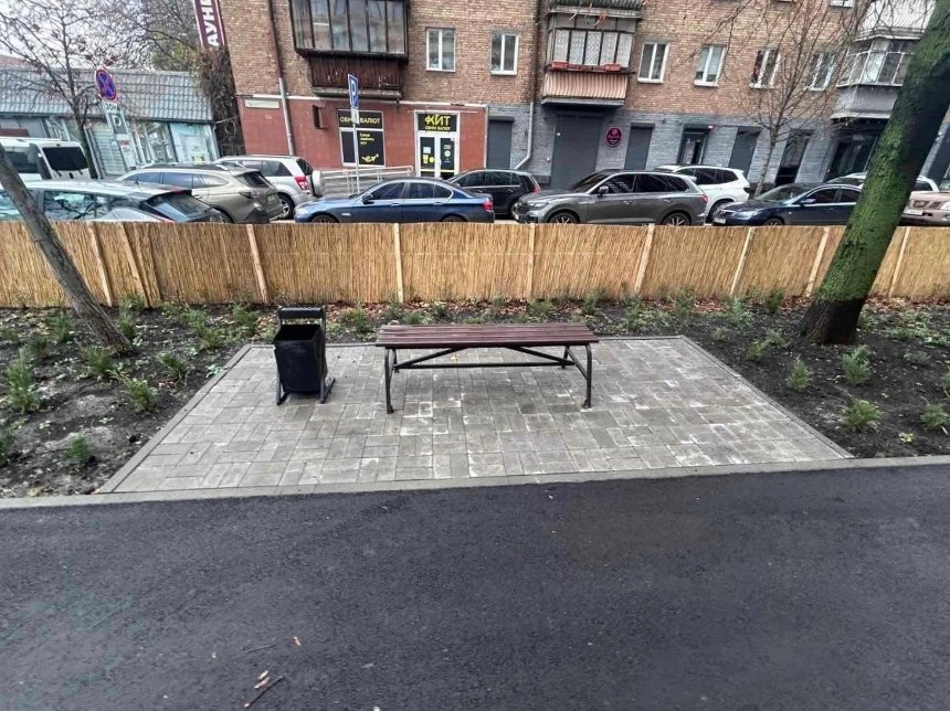 У Голосіївському районі встановлюють захисні конструкції