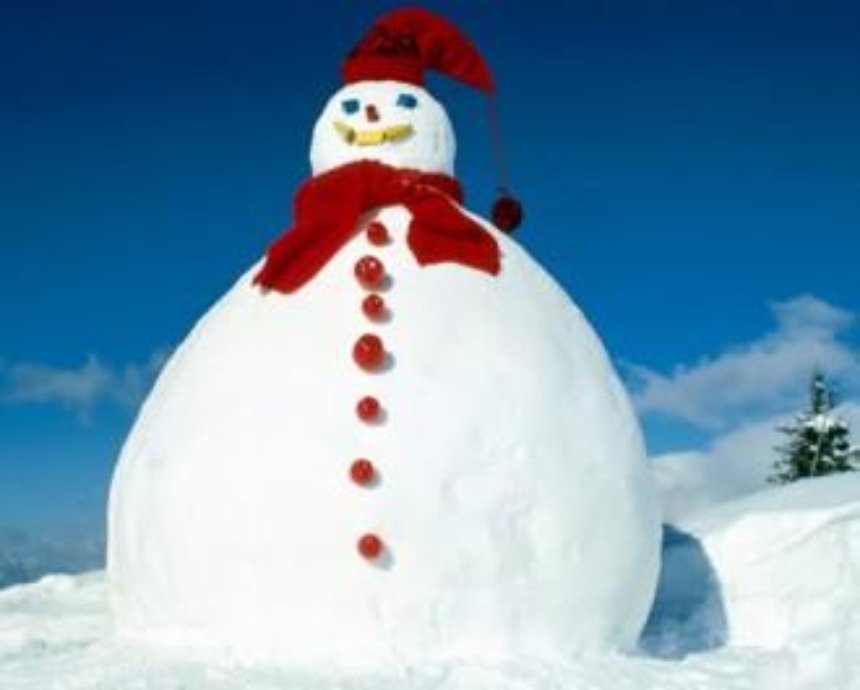 На Певческом поле обещают провести конкурс снеговика, если выпадет снег