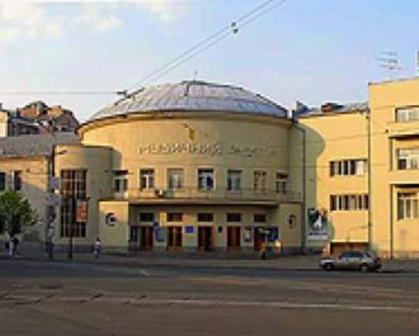 Депутаты решили продать подвал детского театра