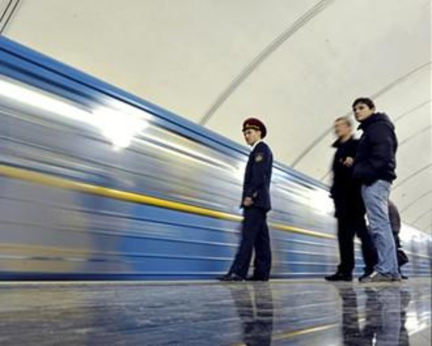 В Киеве "минировали" две станции метро