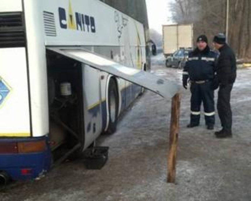 Под Киевом гаишники спасли от мороза 30 россиян из поломанного автобуса