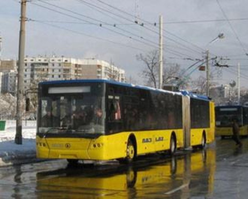 На Троещине заблокировано движение троллейбусов