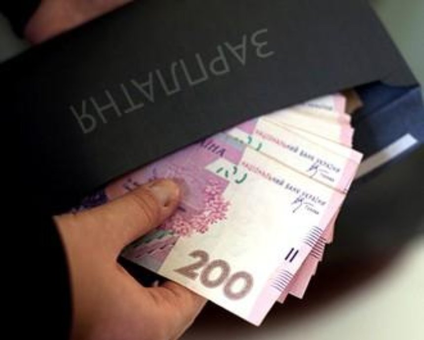 Киевские власти обещают закрыть долги по зарплатам бюджетникам до конца года