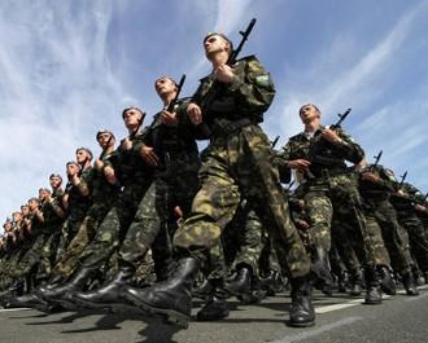 В Киеве мужчин массово зовут в военкоматы