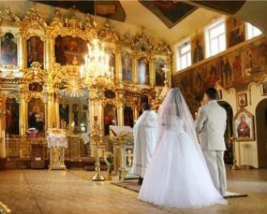 В храмах Киева появятся курсы для молодоженов
