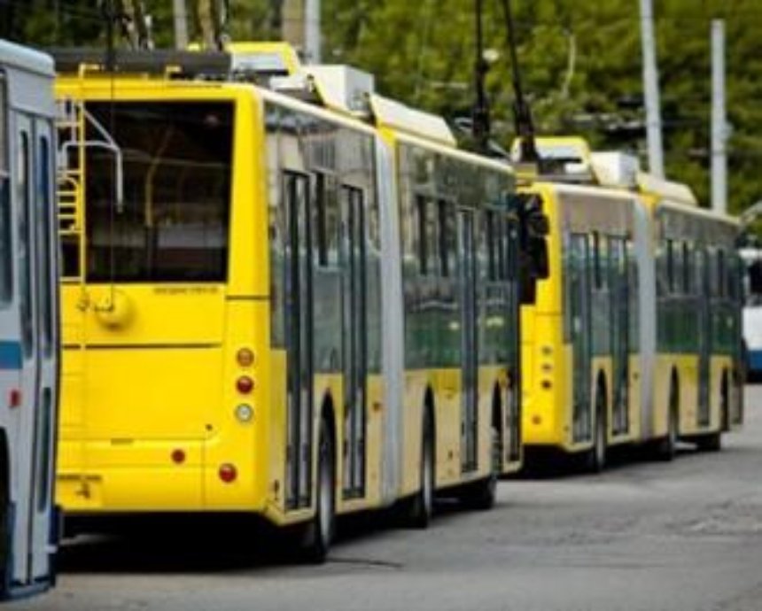 В Киеве ДТП на Гетьмана парализовало движение троллейбусов