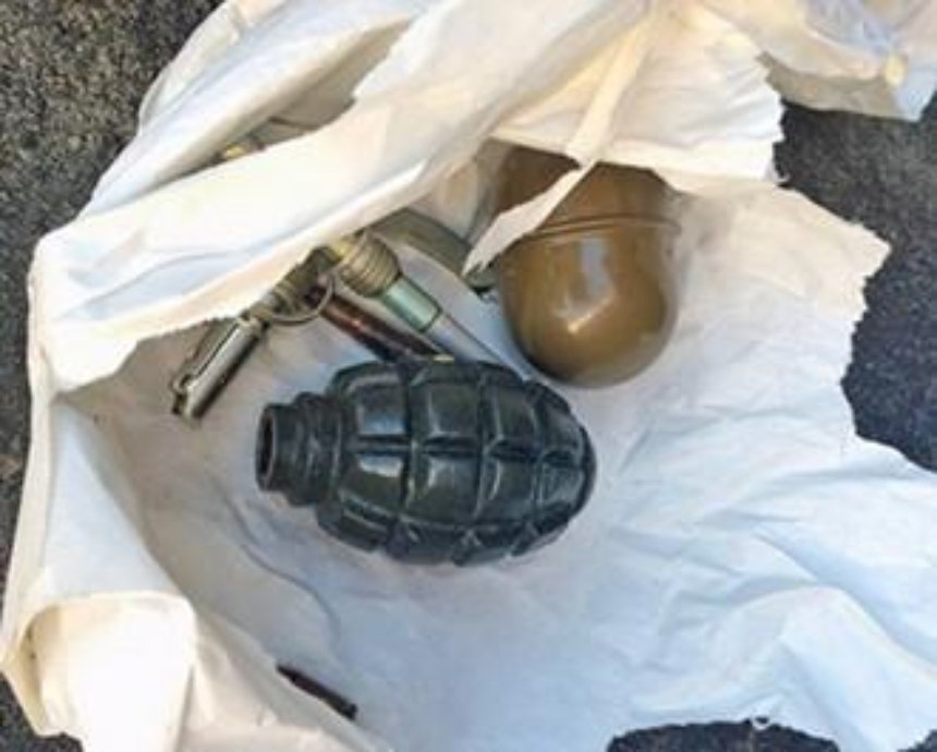 В Киеве дворник нашел две гранаты