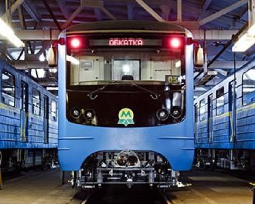 На красной ветке киевского метро появились 24 модернизированных поезда