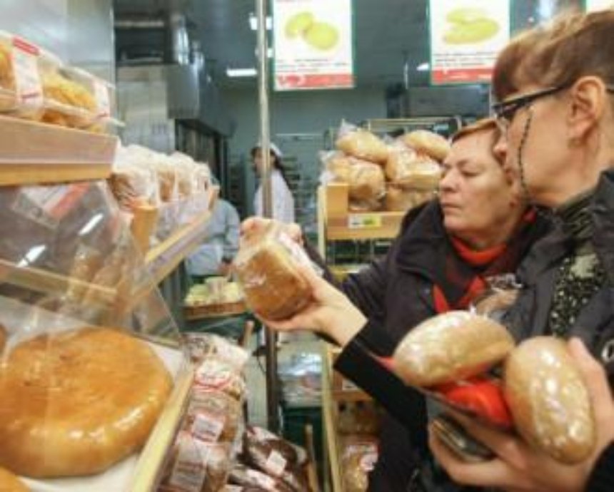 В столице начнут продавать хлеб по талонам