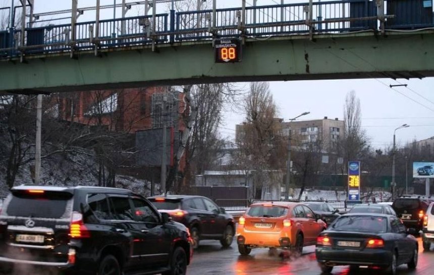 Не гони: в столице появилось первое табло контроля скорости (фото)