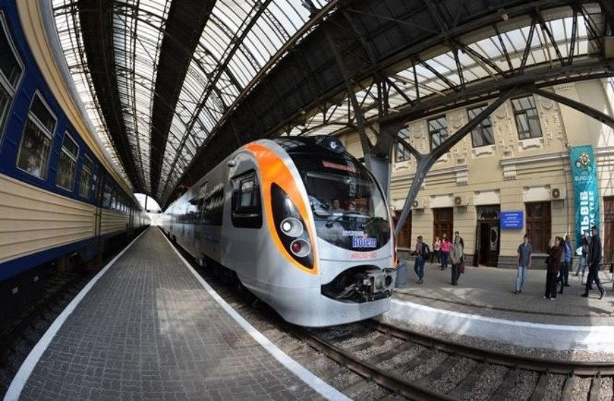 Невиданная щедрость: "Укрзализныця" озвучила стоимость проезда в поезде "Интерсити" Киев — Перемышль