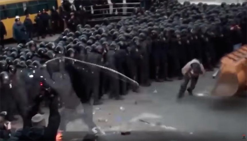 "День провокатора": до річниці революції зняли злободенне відео