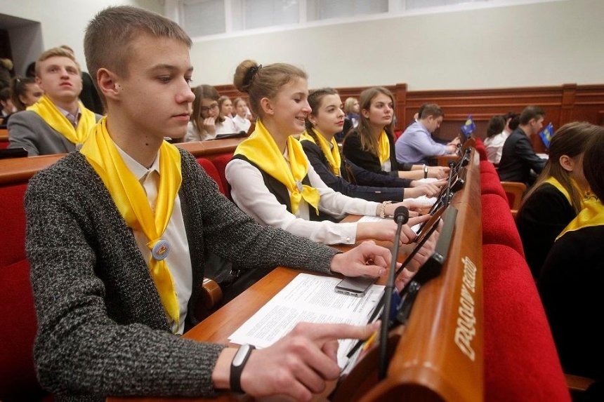 Свежая кровь: в Киевсовете заседал детский парламент