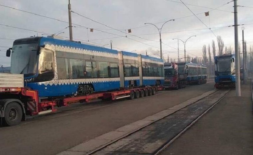 В Киев привезли новые низкопольные трамваи (фото)
