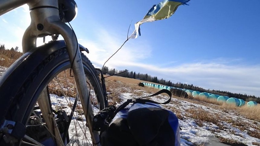 Украинец путешествует из Аляски в Мексику на велосипеде (фото, видео)