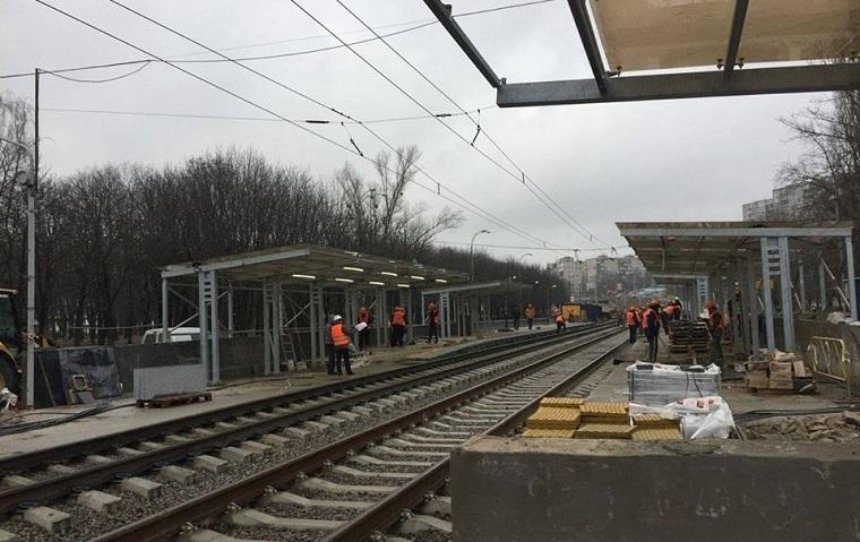 В Киеве отремонтируют три станции скоростного трамвая
