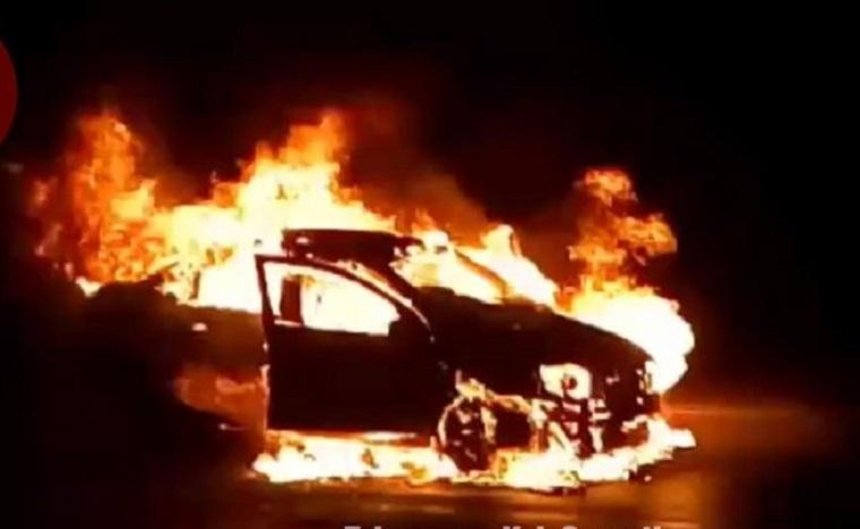 На київському перехресті раптово загорівся автомобіль (видео)