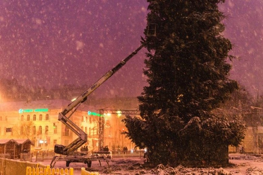 Киевлянам показали «ожившую» елку на Софийской площади (фото)
