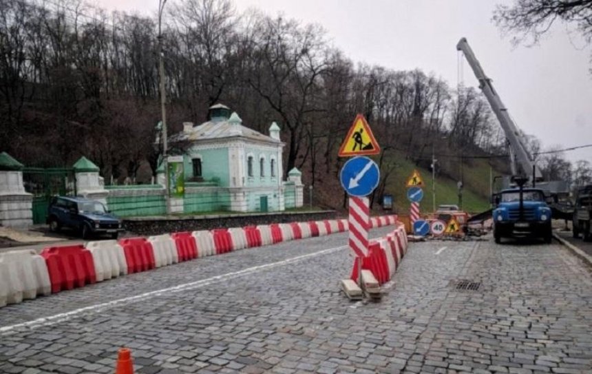 Ремонтные работы на Владимирском спуске будут проводиться до четверга (фото)