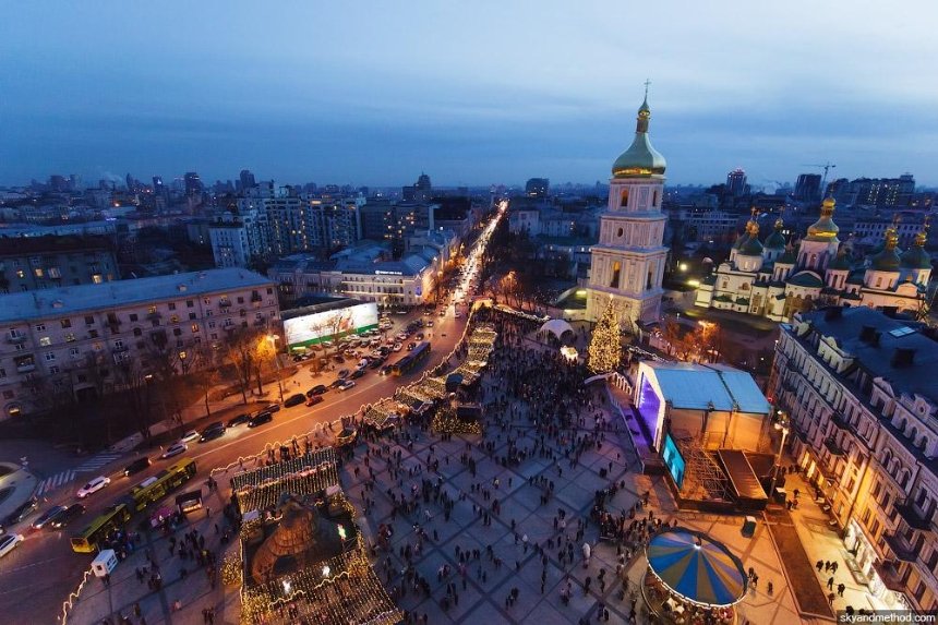 Вечером из-за новогодней елки перекроют центр Киева