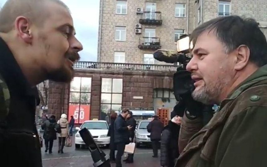 В центре столицы избили скандального журналиста (видео)
