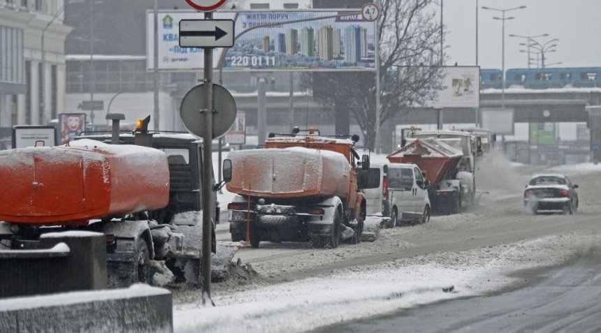 Снегопад в столице: город застрял в пробках