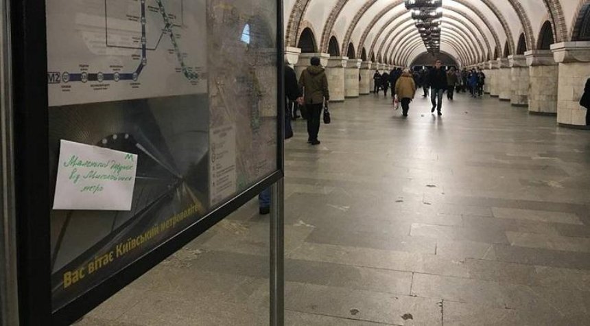 Подземный квест: столичный метрополитен приготовил сюрпризы для пассажиров (фото)
