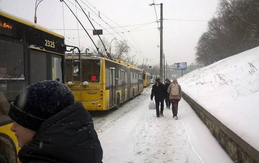 Автохамы блокируют в Киеве движение общественного транспорта