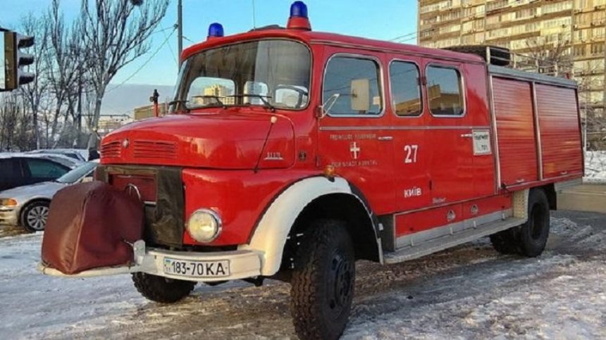 Столичные пожарные обзавелись ретро-автомобилем