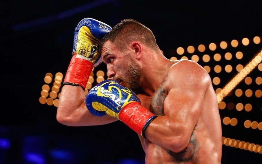 Украинского боксера признали лучшим в мире