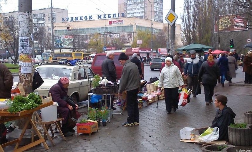 Киевлянам советуют не покупать продукты на стихийных рынках из-за сальмонеллеза