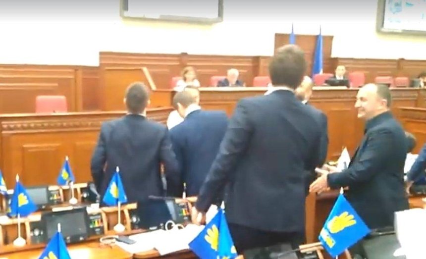 У Київраді під час засідання обвалилась стеля (відео)