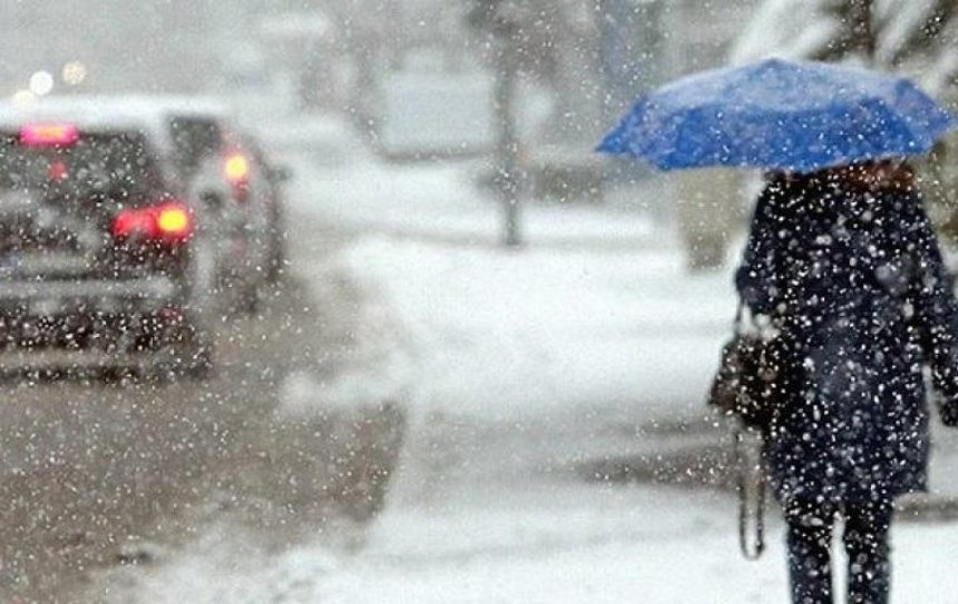 Жителей столицы предупредили о снегопаде и гололедице 