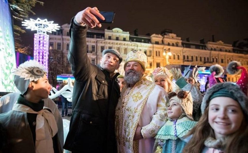 Кличко зажег огни на главной новогодней елке в Киеве