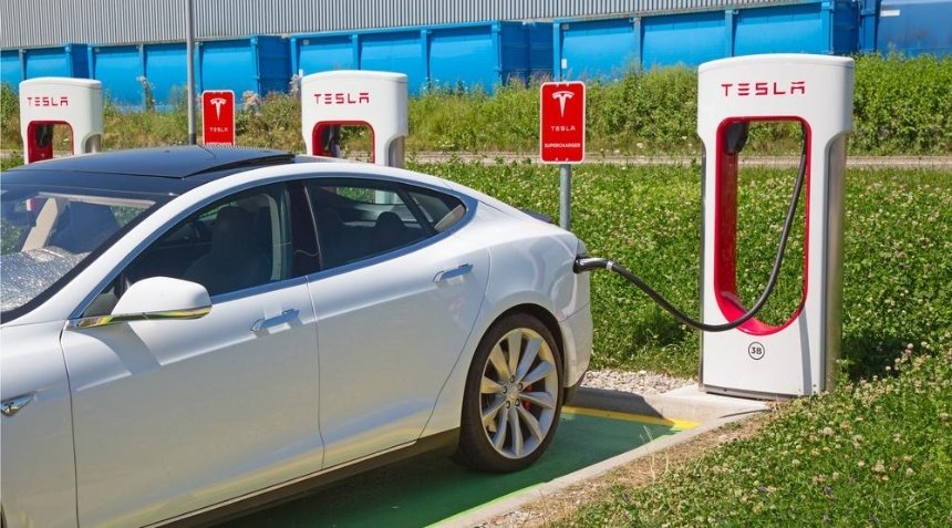 Ілон Маск заявив, що в Україні з’являться фірмові зарядки Tesla Supercharger