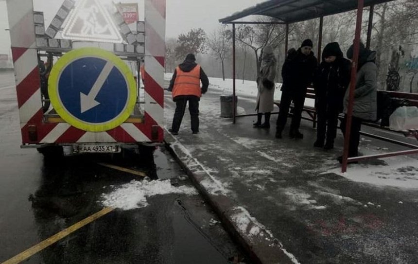 К очистке Киева от снега коммунальщики привлекли 334 единицы спецтехники, — КГГА