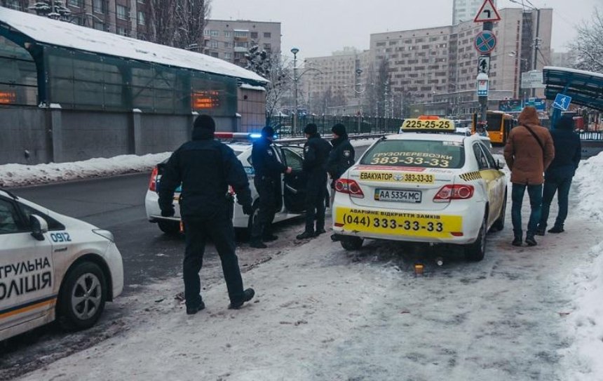 В Киеве подполковник СБУ угнал такси (фото)
