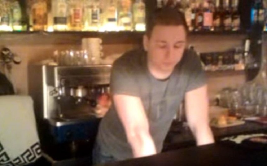 В киевском баре между посетителем и барменом возник конфликт из-за языка (видео)