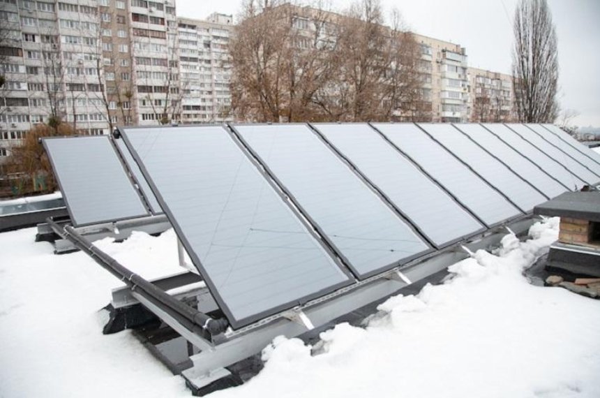 На дахах кількох столичних дитсадків встановили сонячні колектори