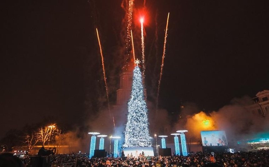 На Софийской площади зажгли главную елку страны (фото, видео)