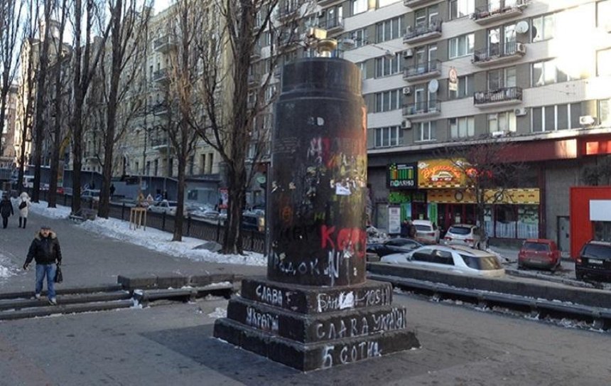 В Киеве предлагают убрать оставшийся от Ленина постамент 