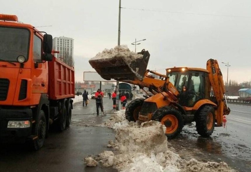 За 2-3 декабря коммунальщики вывезли из киевских улиц более 5500 тонн снега, — КГГА