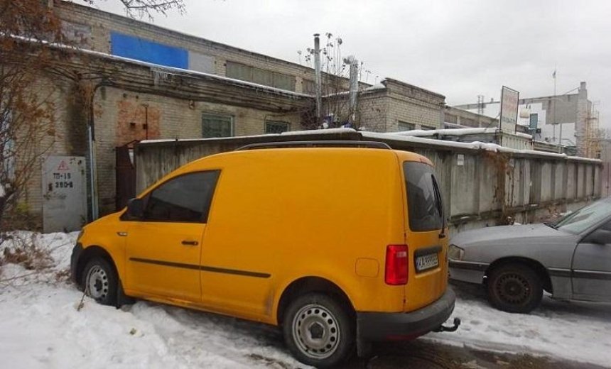 В Деснянском районе угонщики автомобиля подрались с полицейскими (фото)