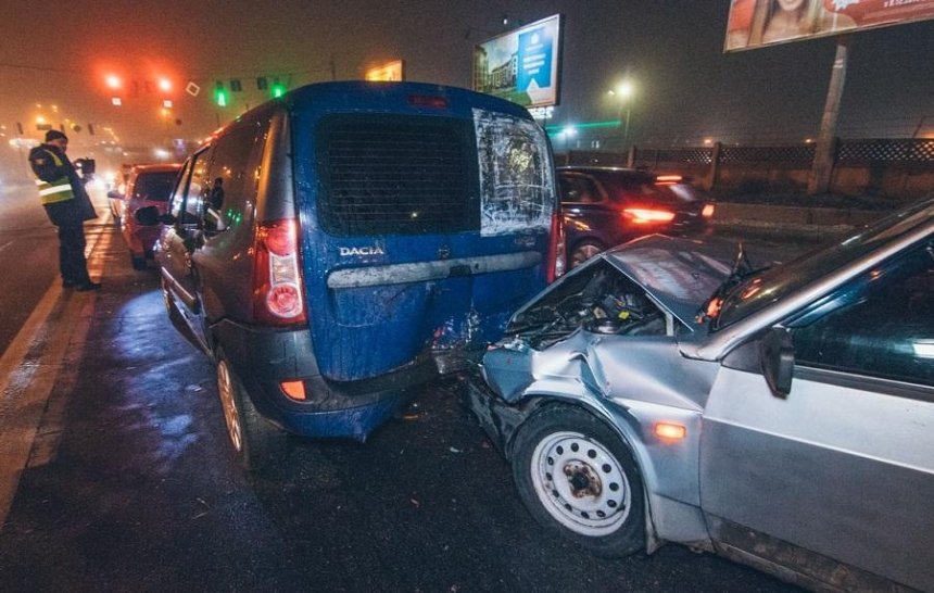 В Киеве пьяный водитель устроил аварию из четырех авто (фото, видео)