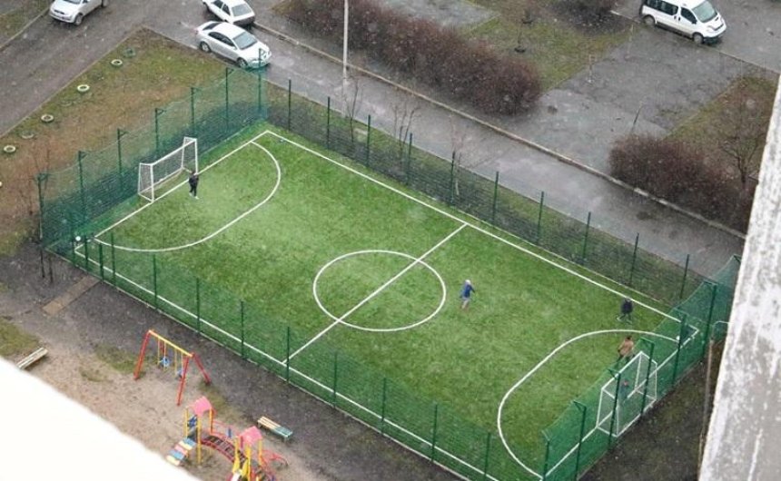 В Соломенском районе открыли современное футбольное поле (фото)